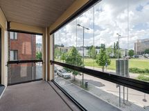 Isolla lasitetulla parvekkeella viihdytään