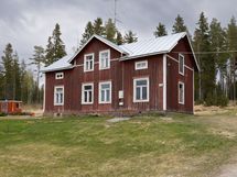 Malax, Gräsgårdsvägen 159, en gammal stockstuga på en stor tomt