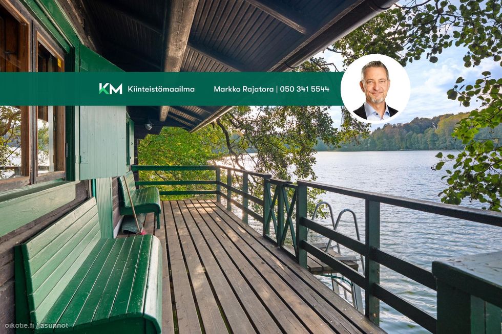 Näkymä Lippajärvelle taloyhtiön rantasaunan terassilta