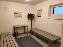 Taloyhtiön pukuhuone