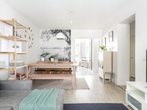 Valoisa läpitalon asunto