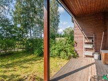 Terassi ja oma suojaisa piha