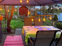 Myyjän omia kuvia pihalta eri vuoden aikoina