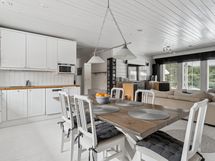 Keittiö-olohuone
