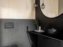 wc kylpyhuoneen yhteydessä