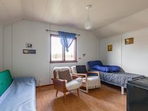 Yläkerran huone 1