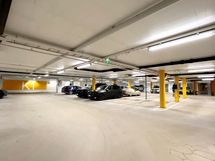 Tilava ja moderni autohalli