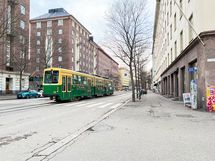 Alueella on loistavat liikenneyhteydet suuntaan kuin suuntaan metrolla, ratikalla tai bussilla.