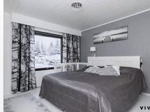 Makuuhuoneessa reilusti kaappitilaa & vaatehuone