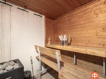 Puulämmitteinen sauna