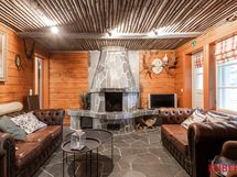 Päärakennuksen takkahuone