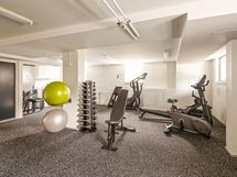 Yhtiön kuntosaliosastoa