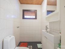 wc 1 (käynti eteisestä)