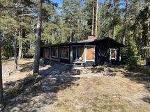 julkisivua kesämökistä