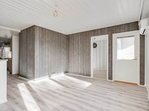 Olohuoneesta käynti parvekkeelle