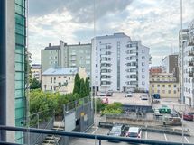 Näkymä parvekkeelta sisäpihalle..