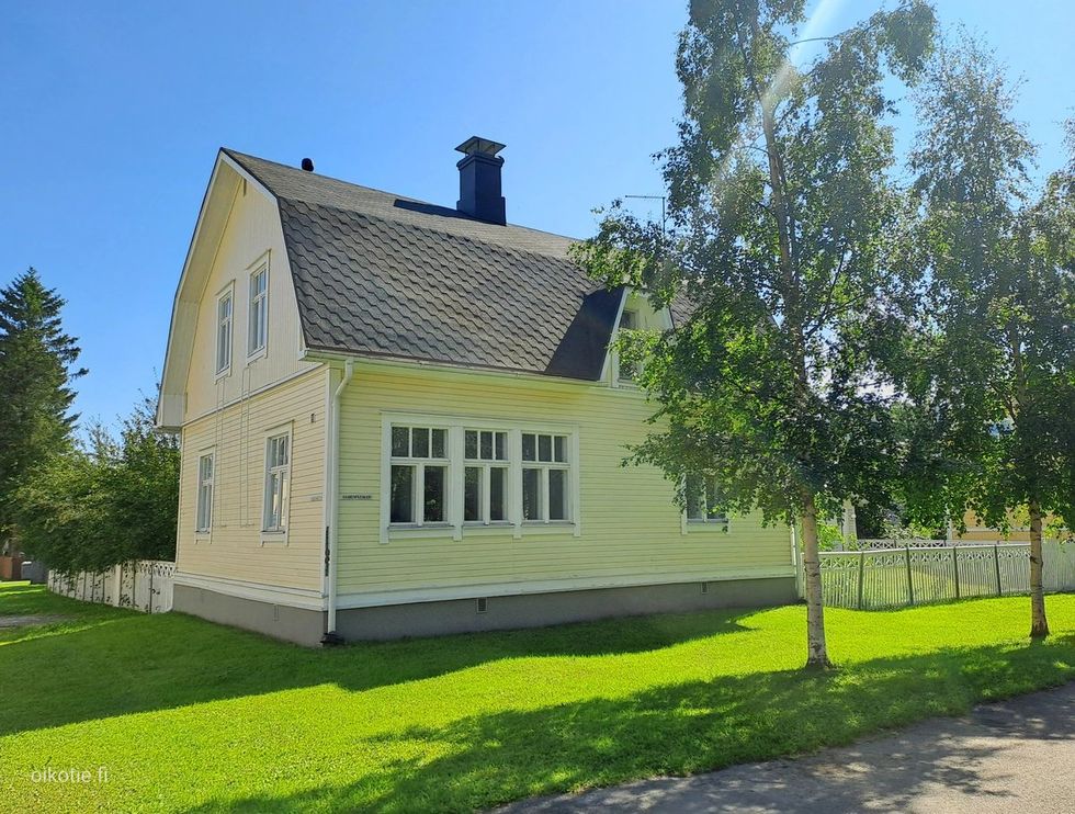 Julkisivu Saarenpäänkadulta