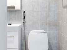 Kylpyhuoneen yhteydessä wc