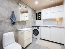 As 3 (2h+k+kph+s+vh). Kylpyhuoneessa kodinhoidolliset toiminnot.