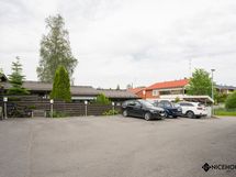 Pistokkeellinen pihapaikka on jokaisella huoneistolla.