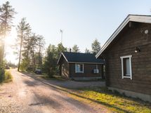 3 kpl 42 m2:n mökkiä