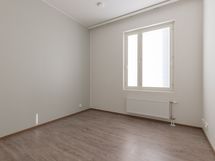 Mh 1, kuvat ovat vastaavasta toisen kerroksen asunnosta.