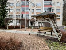 …. Ja siellä on myös istuskelu alue asukkaille.