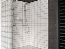 Alakerran uima-allasosaston suihkut