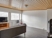 Tämä tila on mahdollista palauttaa toiseksi makuuhuoneeksi.