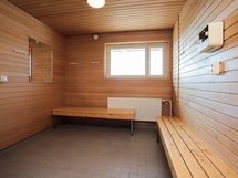 taloyhtiön saunatilojen pukuhuone