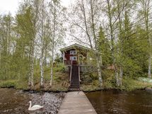 Saunamökki rannassa