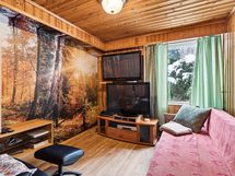 Alakerran makuuhuone