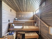 Kellarikerroksen sauna