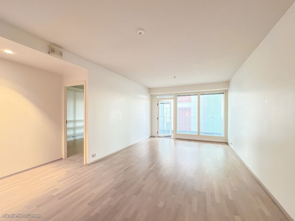 Hyväkuntoinen ja tilava seitsemännen kerroksen koti loistosijainnilla!