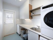 kodinhoitohuoneesta on käynti ulos