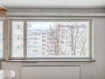 Näkymä on rauhalliselle ja avaralle sisäpihalle lounaaseen