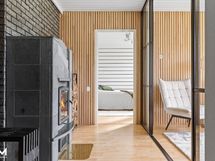 Takka-aula sivusta kuvattuna.