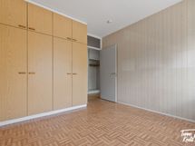 Paljon säilytys- ja kaappitilaa