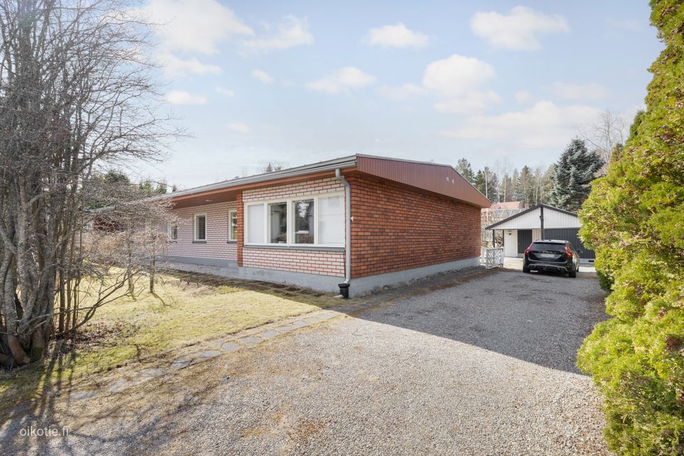 Julkisivu
