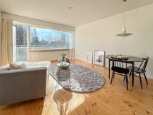 Läpitalon valoisa kaksio aivan meren läheisyydessä.