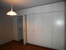 Makuuhuone 1 kaapistoja
