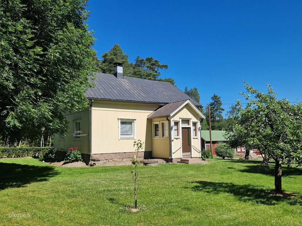 Julkisivu