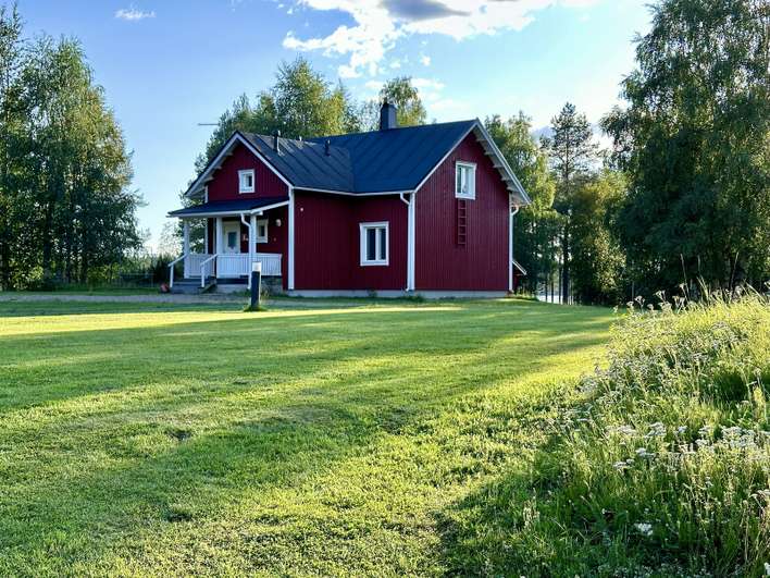 Loma-asunto, Hirsinen loma-asunto,vierasmökki,  saunarakennus (molemmille miehille ja naisille omat puolet), liiterit, varastot, 87 m², Ala-Kitka - Näkymä 2