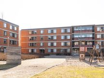Taloyhtiön sisäpihaa