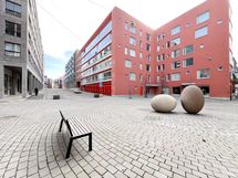 Malagankatu on hyvin rauhallinen poikkikatu ja Rokkiparkki sijaitsee aivan vieressä.