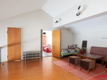 Yläkerran aulatilaa