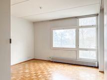 Ylimmän kerroksen tilava yksiö, rauhallisella asuinalueella!