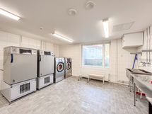 Taloyhtiön pesutupa.