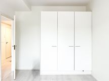 Säilytystilaa on hyvin kaappien muodossa.