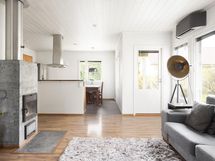 Olohuoneesta keittiöön päin.